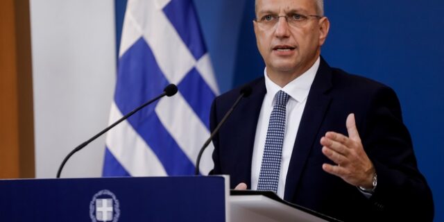 Σφαγή για Αποστολάκη: Για σταλινισμό κατηγορεί τον ΣΥΡΙΖΑ το Μαξίμου