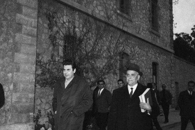 Ντοκουμέντο: Η σύλληψη του Μίκη Θεοδωράκη από τη Χούντα στους New York Times