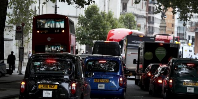 Χάος στη Βρετανία: Έλλειψη καυσίμων λόγω λίγων οδηγών φορτηγών