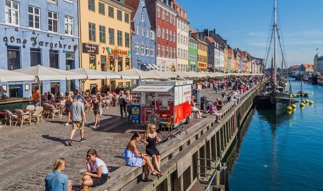 Κορονοϊός: Η Δανία επιστρέφει στην κανονικότητα – Πώς τα κατάφερε