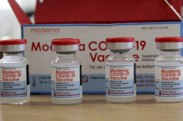 Pfizer και Moderna: Η προστασία των εμβολίων Covid-19 εξασθενεί με το χρόνο