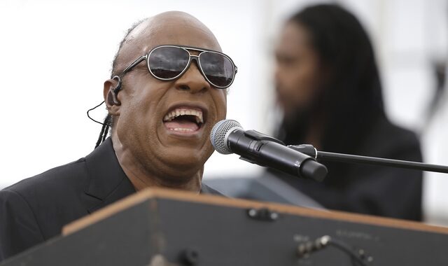 Ο Stevie Wonder στη μάχη κατά της πανδημίας και της κλιματικής αλλαγής