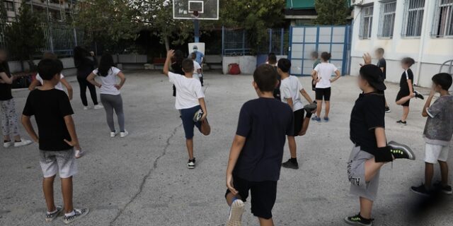 Σχολεία: Ανοίγουν με μάσκες παντού και περισσότερα τεστ