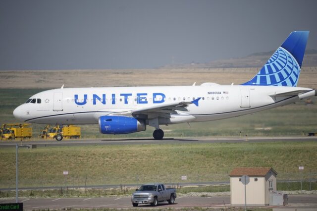 United Airlines: Απολύει 593 ανεμβολίαστους εργαζόμενους