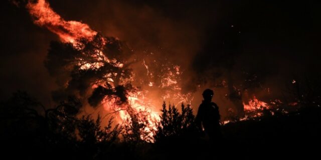 Ηλεία: Σε εξέλιξη φωτιά στην περιοχή Άγναντα