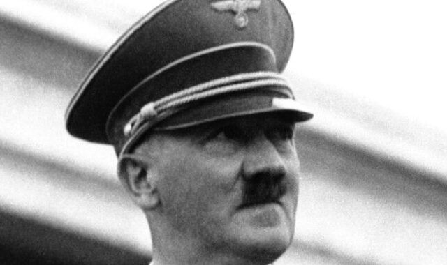 Ο “Αδόλφος Χίτλερ” έχει βγάλει ευρωπαϊκό πιστοποιητικό εμβολιασμού