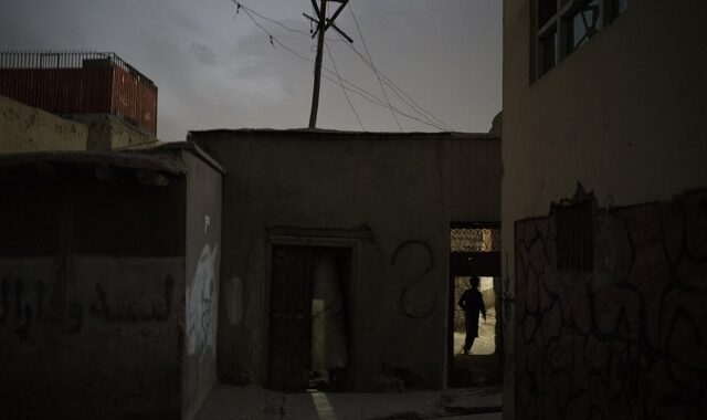 Η Καμπούλ βυθίστηκε στο σκοτάδι – Έκρηξη σε πυλώνα ηλεκτρικού ρεύματος