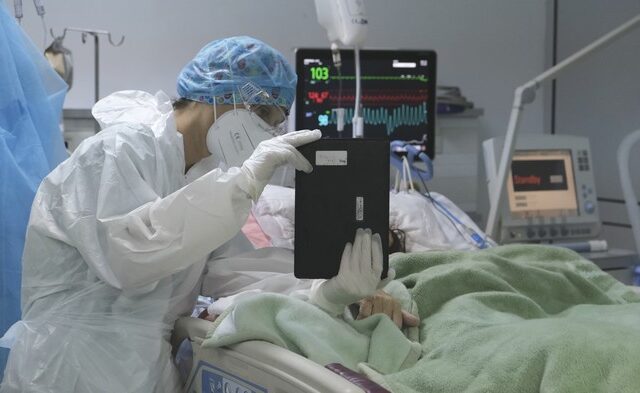 Κορονοϊός: Ανησυχία με την αύξηση 22% στις νέες νοσηλείες σε μια εβδομάδα