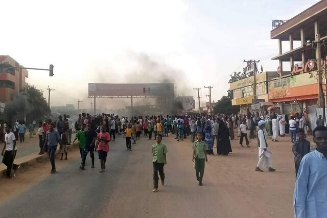 Πραξικόπημα στο Σουδάν: Τρεις νεκροί και δεκάδες τραυματίες σε διαδηλώσεις