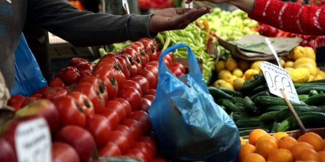 ΕΛΣΤΑΤ: Στο “κόκκινο” οι τιμές σε μεταφορές, καύσιμα και φρέσκα τρόφιμα