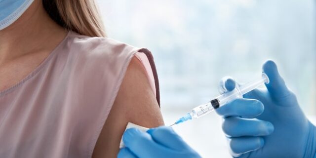 Κορονοϊός: Όσοι έχουν ιστορικό σοβαρής αλλεργίας μπορούν με ασφάλεια να εμβολιαστούν