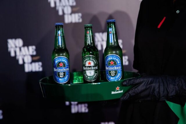 H Heineken συνεργάζεται με τον Daniel Craig με αφορμή τη νέα ταινία «No Time To Die»