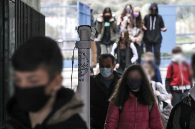Κορονοϊός: “Βουβός” συναγερμός στα σχολεία με 40.000 νέα κρούσματα