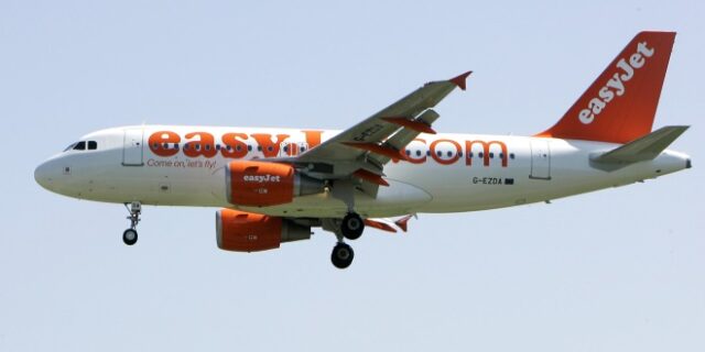 Ισπανία: Αεροσκάφος της Easyjet συνοδεύτηκε από μαχητικό F-18 μετά από φάρσα για βόμβα