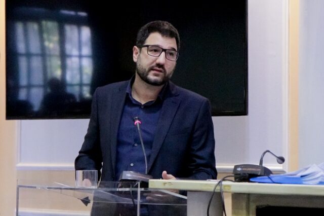 Ηλιόπουλος: Πολιτική απάτη Μητσοτάκη να ακυρώνει το συνέδριο της ΝΔ, ενώ μιλάει για πανδημία ανεμβολίαστων
