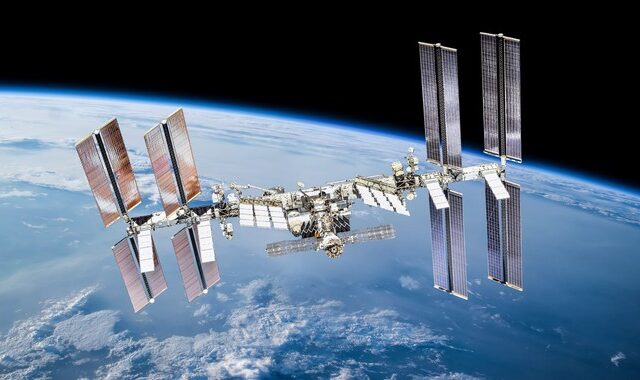 Το Πεντάγωνο ερευνά διαστημικά συντρίμμια που απείλησαν τον Διεθνή Διαστημικό Σταθμό