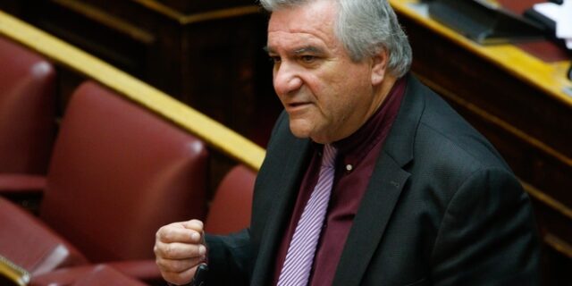 Καστανίδης: “Κάποιοι πολιτικοί ζουν για το κόμμα τους και άλλοι ζουν από το κόμμα τους”