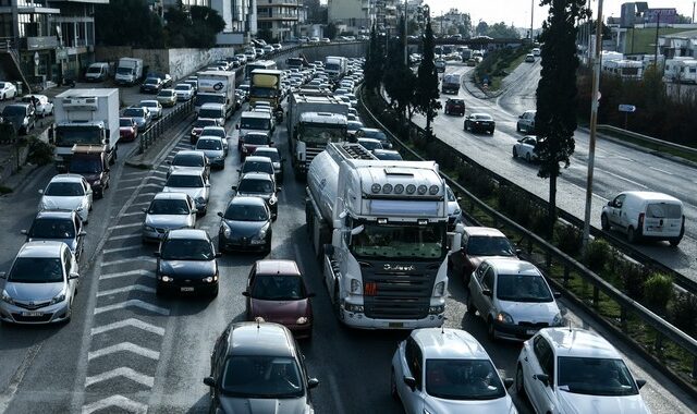 Κίνηση στους δρόμους: Μποτιλιάρισμα στον Κηφισό λόγω τροχαίου – LIVE Χάρτης