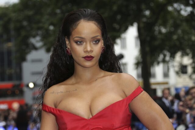 Rihanna: Φωτογραφίζεται για τη νέα σέξι σειρά εσωρούχων της και καίει τις οθόνες