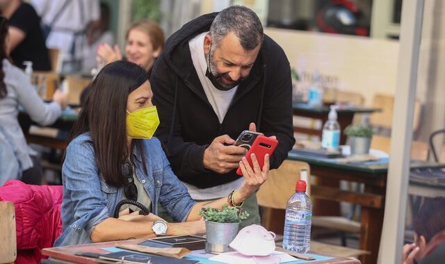 Κορονοϊός: 902 νέα κρούσματα σήμερα στην Αττική