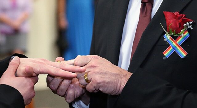Ελβετία: Νόμιμοι οι γάμοι ομοφυλόφιλων από τον Ιούλιο του 2022