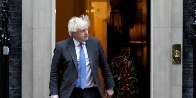 Τζόνσον: “Κατρακυλά” η δημοτικότητά του – Δεν θα είναι πρωθυπουργός στα τέλη του 2022, λένε οι Βρετανοί