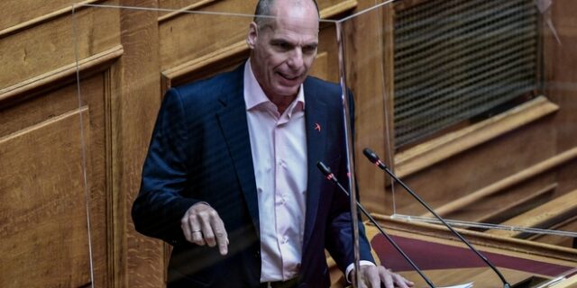 Βαρουφάκης: Ζήτησε από τον Τσίπρα να καταθέσει πρόταση μομφής