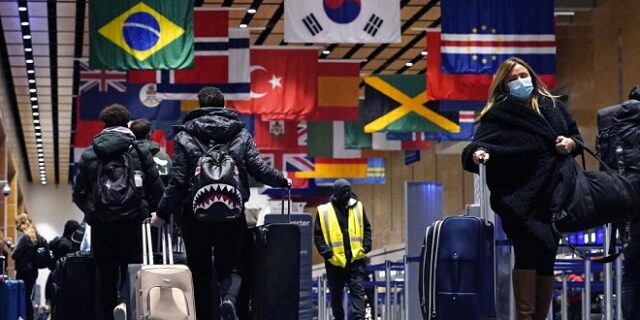 Όμικρον: Πάνω από 2.000 πτήσεις ακυρώθηκαν στις ΗΠΑ – Χάος στα αεροδρόμια