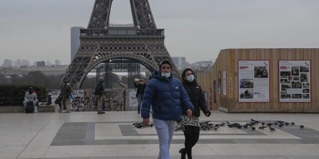 Γαλλία: Στην Όμικρον οφείλεται πάνω από ένα στα τρία κρούσματα στο Παρίσι