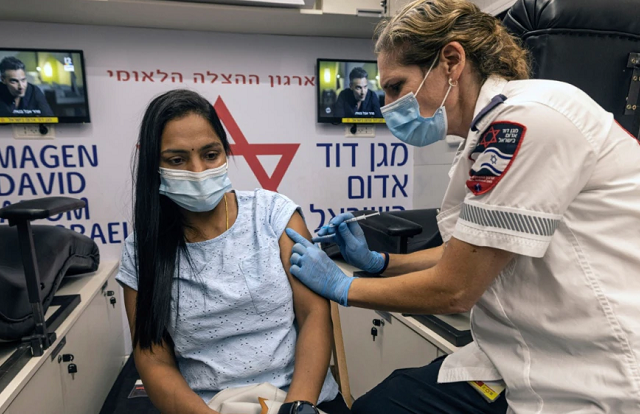 Κορονοϊός: Το Ισραήλ “φρενάρει” την τέταρτη δόση εμβολίου