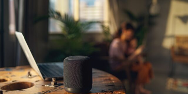 Alexa: “Προκάλεσε” 10χρονο κοριτσάκι να βάλει κέρμα στην πρίζα