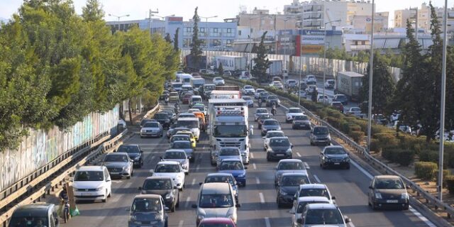 Κίνηση στους δρόμους: Μποτιλιάρισμα στον Κηφισό, καθυστερήσεις στην Αττική Οδό λόγω τροχαίου – LIVE ΧΑΡΤΗΣ