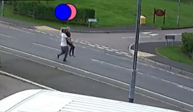 Βρετανία: Συγκλονιστικό βίντεο από την απαγωγή 19χρονης – Την άρπαξε ο φίλος της και την έβαλε σε βαν