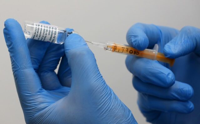 Κορονοϊός: Η τρίτη δόση εμβολίου είναι κρίσιμη κατά της Όμικρον