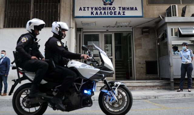 Καλλιθέα: Νεαρός έκλεψε κινητό άνδρα από τις Σεϋχέλλες και αυτός τον τραυμάτισε μαζί με τον αδερφό του