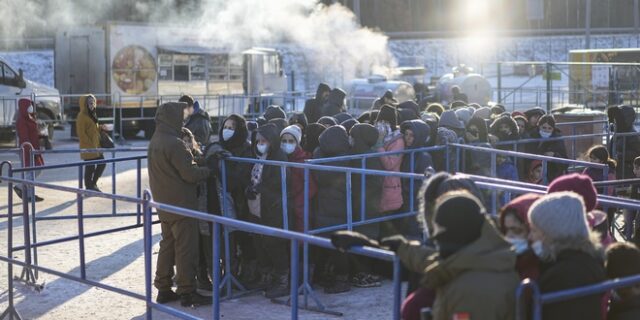 Eκατοντάδες μετανάστες παραμένουν αποκλεισμένοι στα σύνορα Λευκορωσίας – Πολωνίας