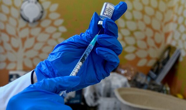 Κορονοϊός: Αποτελεσματική προστασία έναντι της Όμικρον με την τρίτη δόση του εμβολίου
