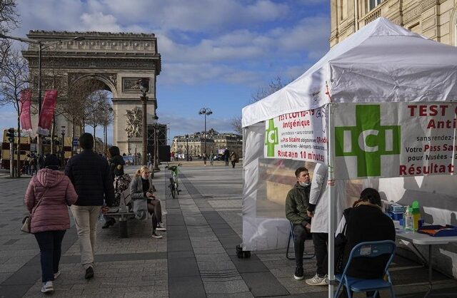 Γαλλία: Νέο αρνητικό ρεκόρ κρουσμάτων – Πάνω από 330.000 σε ένα 24ωρο