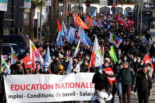 Κορονοϊός – Γαλλία: Στους δρόμους χιλιάδες εκπαιδευτικοί για τα μέτρα στα σχολεία