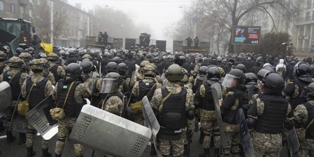 ΗΠΑ: “Πολύ δύσκολα” θα αποχωρήσουν οι ρωσικές δυνάμεις από το Καζακστάν