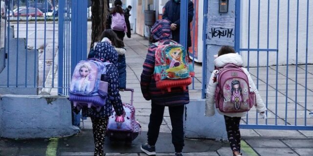 Κυβέρνηση: Πώς θα παραμείνουν ανοιχτά τα σχολεία παρά την επέλαση της Όμικρον