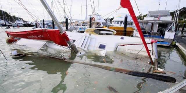 Τόνγκα: Χιλιάδες κάτοικοι απομονωμένοι – Κύματα ενός μέτρου έπληξαν την Ιαπωνία