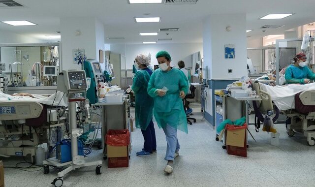 Κορονοϊός: Γέμισαν τα νοσοκομεία στην Κρήτη – Πάνω από 90% η πληρότητα σε ΜΕΘ covid
