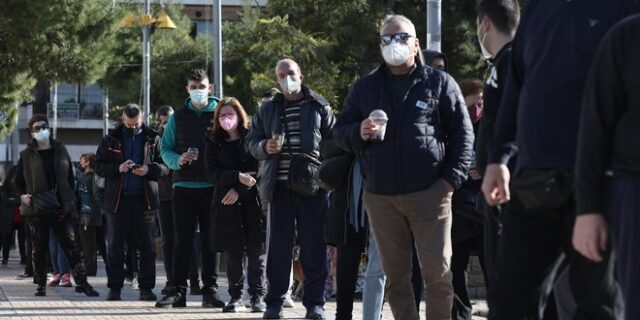 Ουρές και συνωστισμός για ένα τεστ – Οι οδηγίες Γκάγκα και οι “συμβουλές” Βασιλακόπουλου