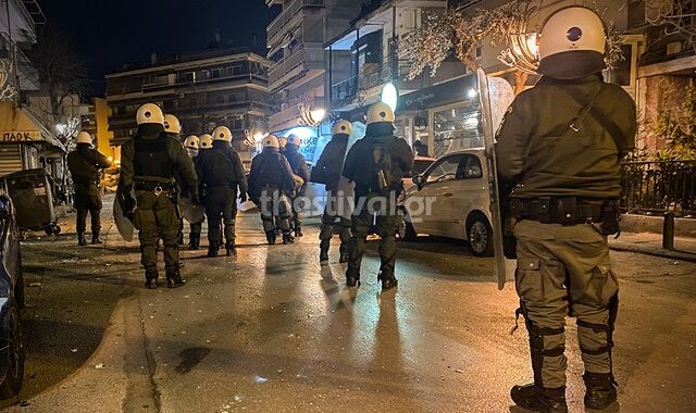 Θεσσαλονίκη: Οπαδοί επιτέθηκαν σε διμοιρία των ΜΑΤ – 19 προσαγωγές