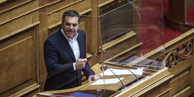 Βουλή – Τσίπρας: “Να παραιτηθείτε. Ιδού η κάλπη κ. Μητσοτάκη”