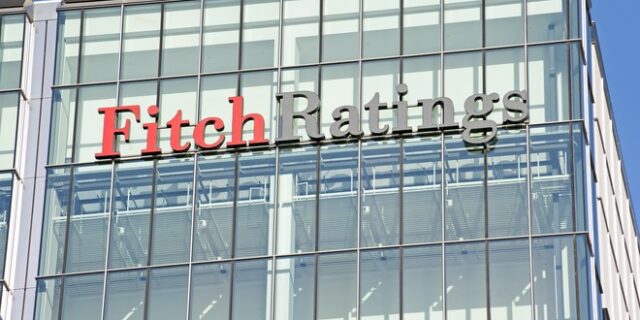 Fitch: Παραμένει στο ΒΒ το αξιόχρεο της Ελλάδας – Τι εκτιμά για το χρέος