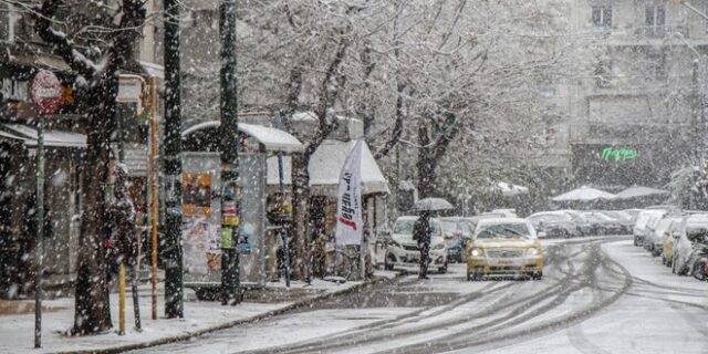 Κακοκαιρία Ελπίδα: Έκτακτα μέτρα στην Αττική και έξι ακόμα περιοχές – Τι θα λειτουργήσει την Τρίτη και τι όχι