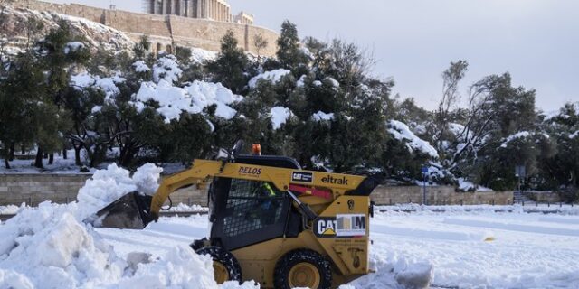 “Να πείτε του μικρού χιονιά, να ‘ναι καλό παιδάκι”