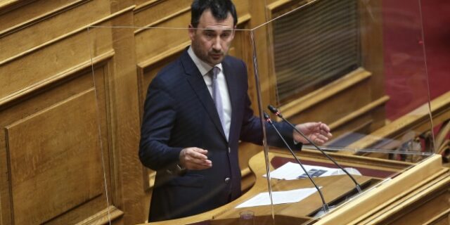 Χαρίτσης: Ενώ κάποιοι κερδοσκοπούν σε βάρος της κοινωνίας, η κυβέρνηση έχει σηκώσει τα χέρια ψηλά